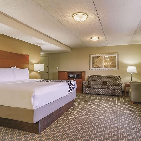 La Quinta By Wyndham Cleveland Airport West Hotell North Olmsted Exteriör bild