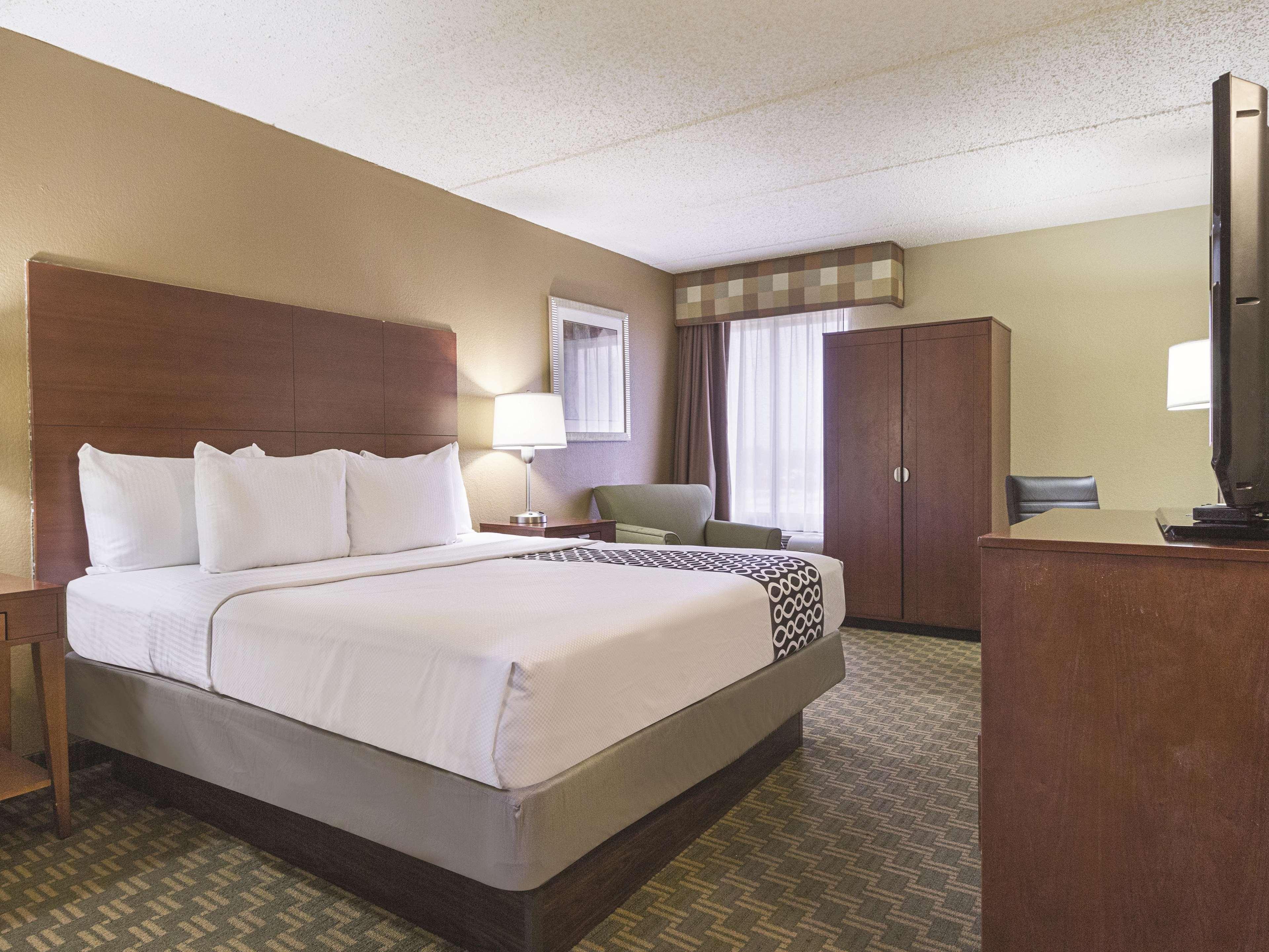 La Quinta By Wyndham Cleveland Airport West Hotell North Olmsted Exteriör bild
