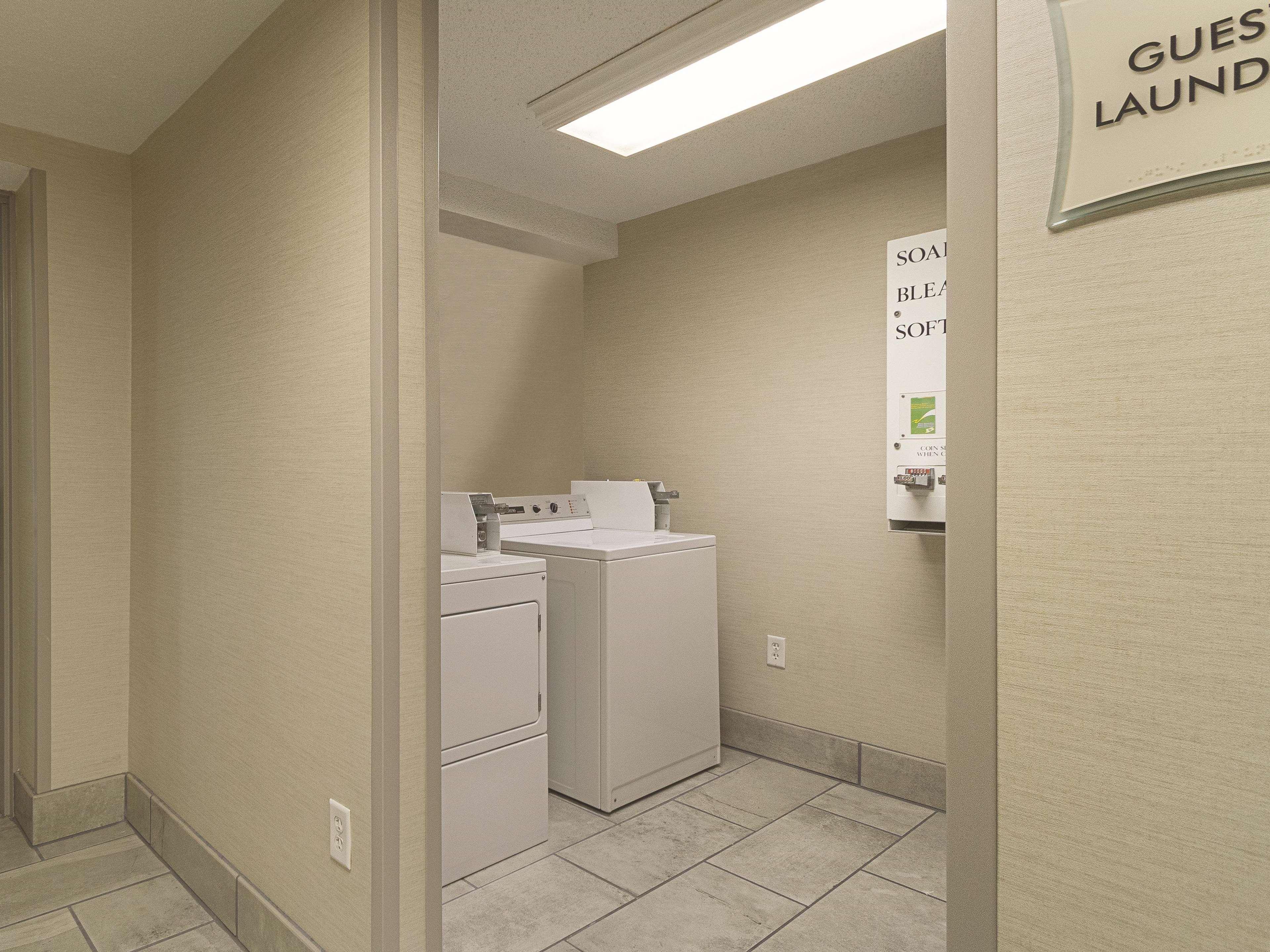 La Quinta By Wyndham Cleveland Airport West Hotell North Olmsted Exteriör bild