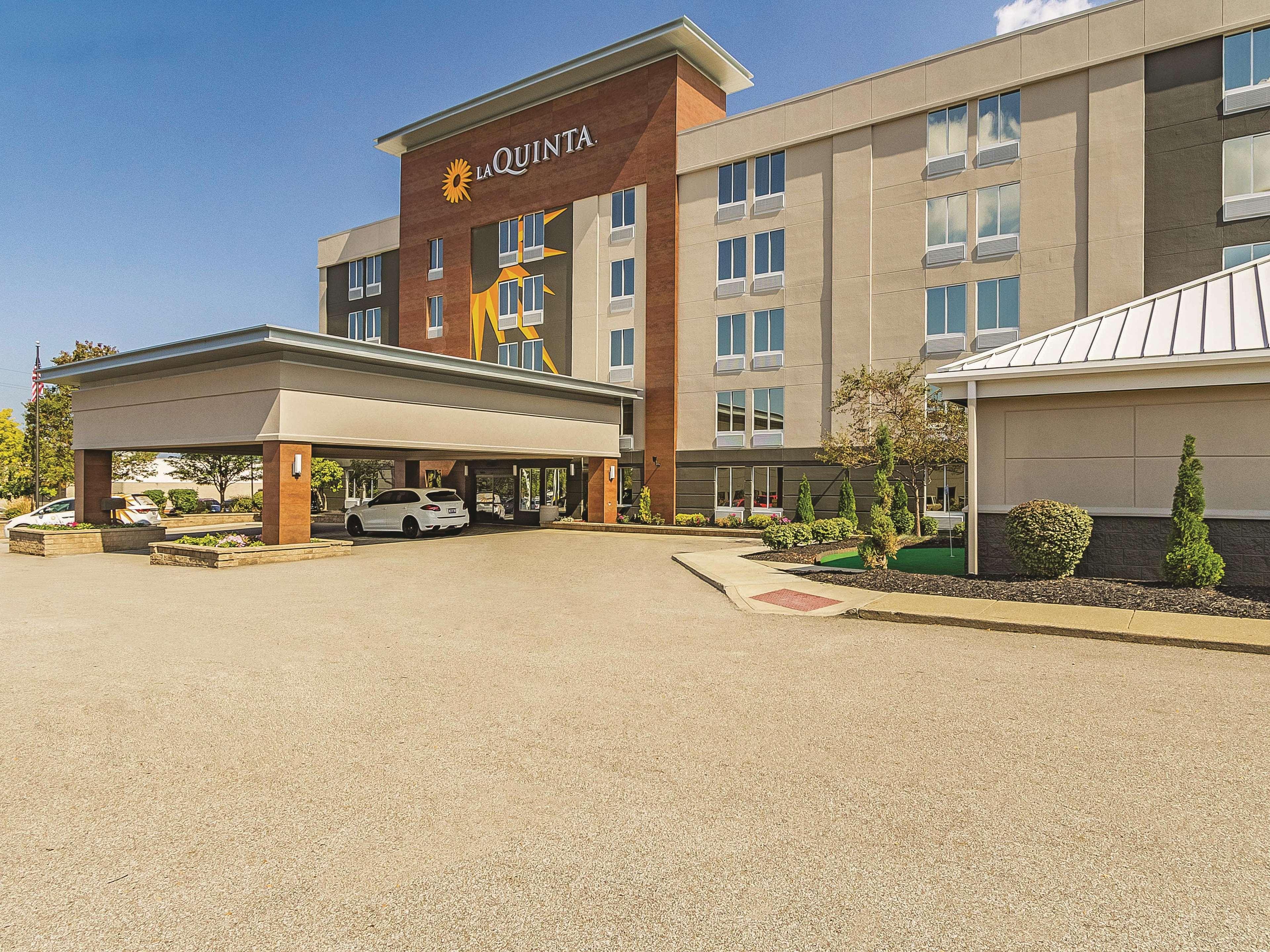 La Quinta By Wyndham Cleveland Airport West Hotell North Olmsted Exteriör bild