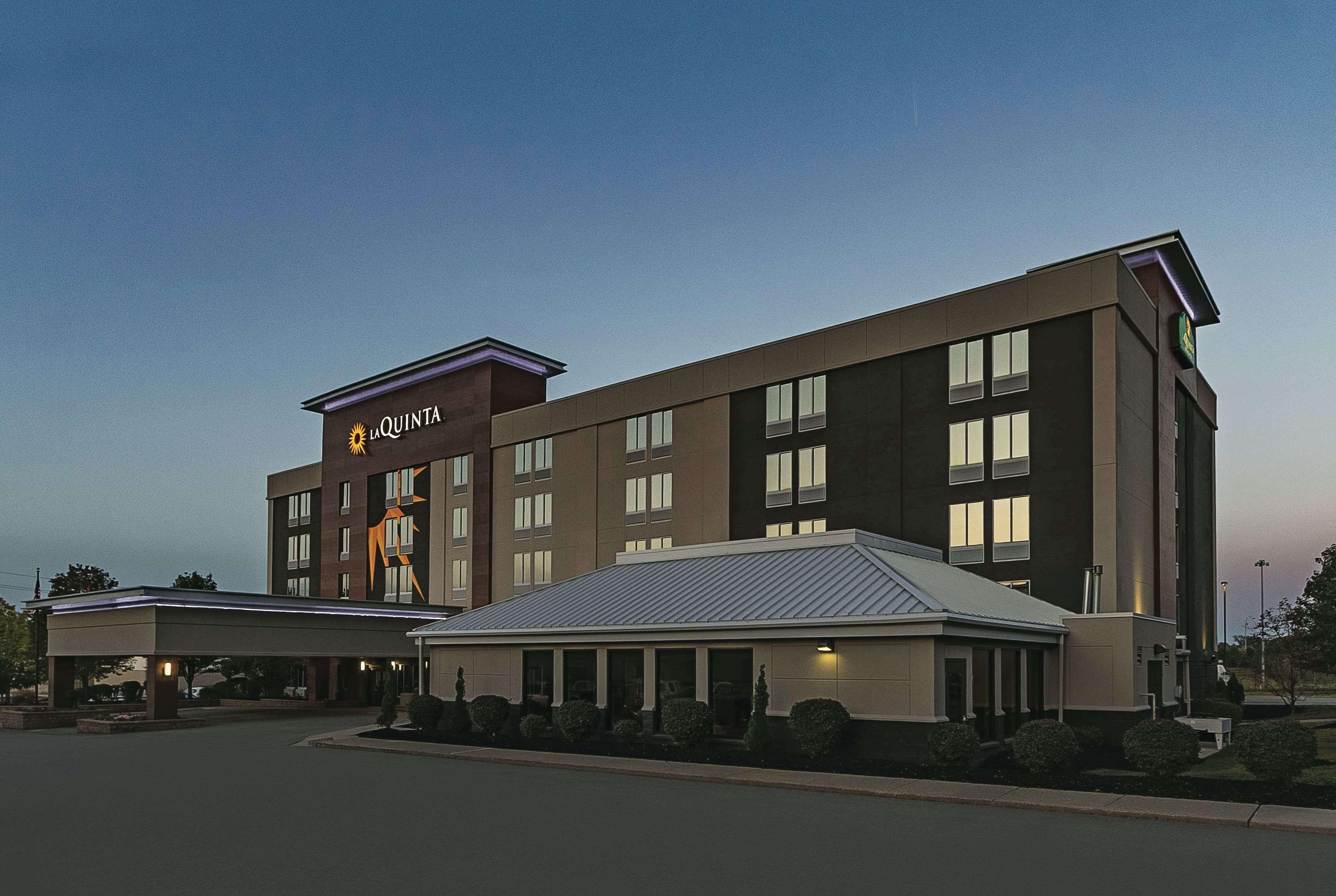 La Quinta By Wyndham Cleveland Airport West Hotell North Olmsted Exteriör bild