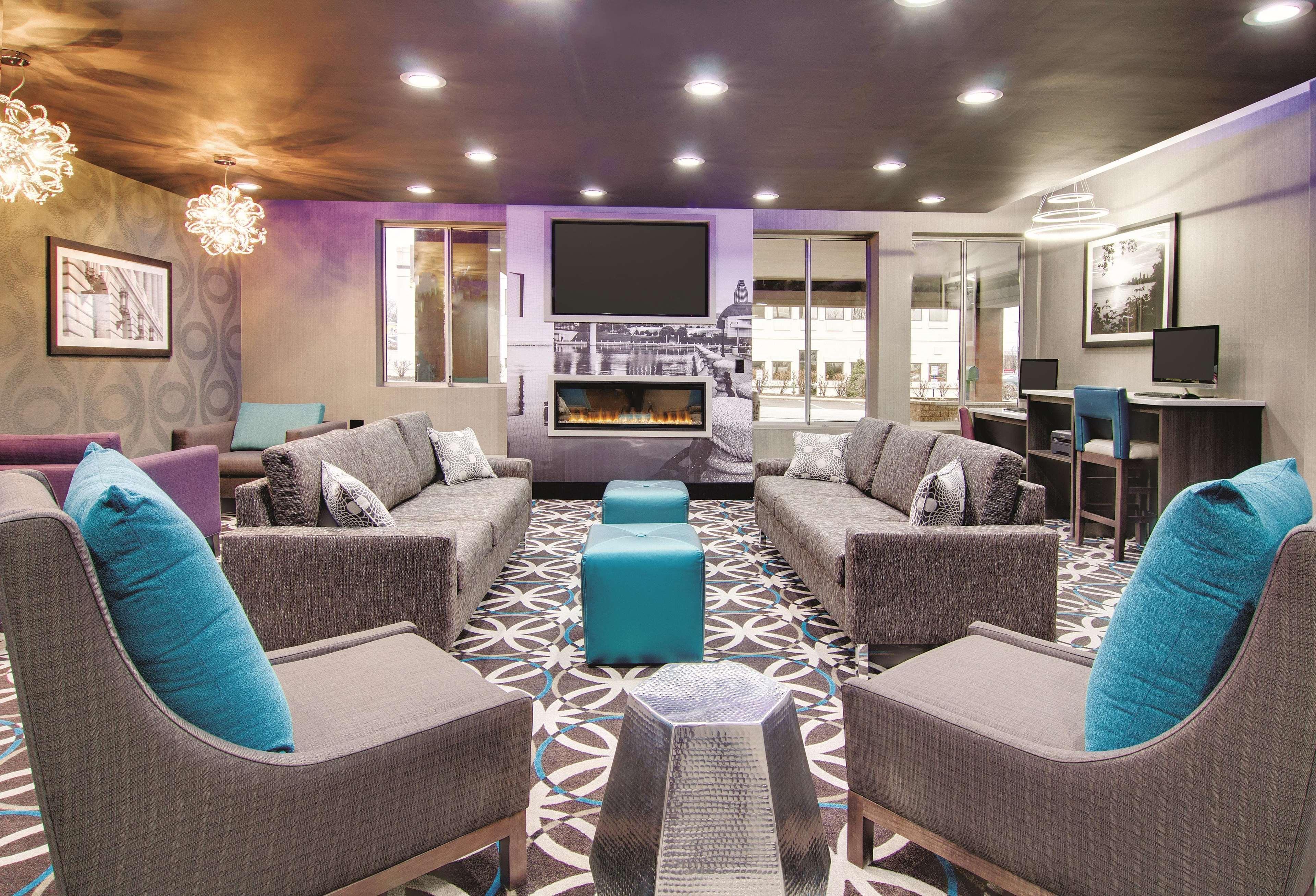La Quinta By Wyndham Cleveland Airport West Hotell North Olmsted Exteriör bild