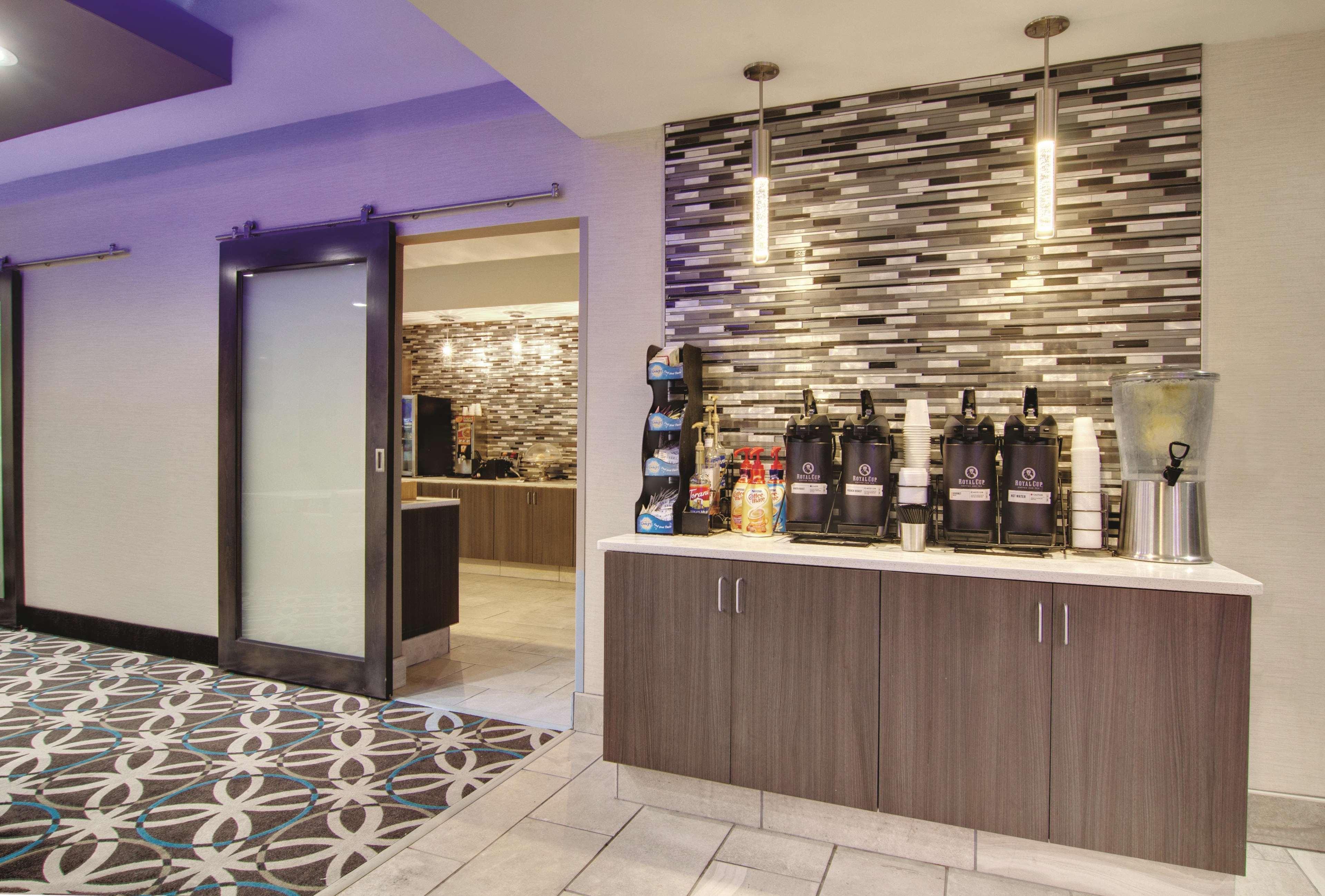 La Quinta By Wyndham Cleveland Airport West Hotell North Olmsted Exteriör bild
