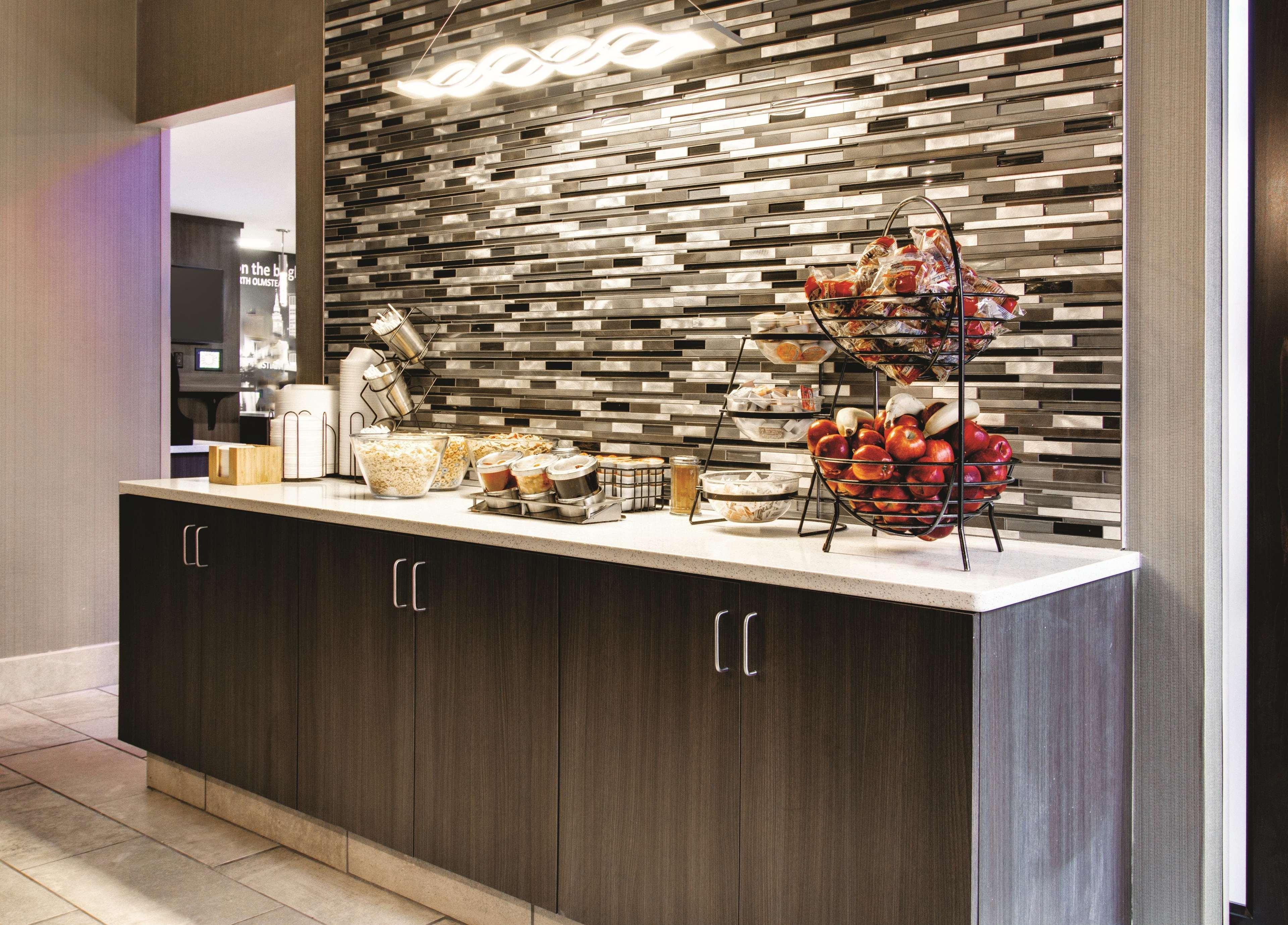 La Quinta By Wyndham Cleveland Airport West Hotell North Olmsted Exteriör bild
