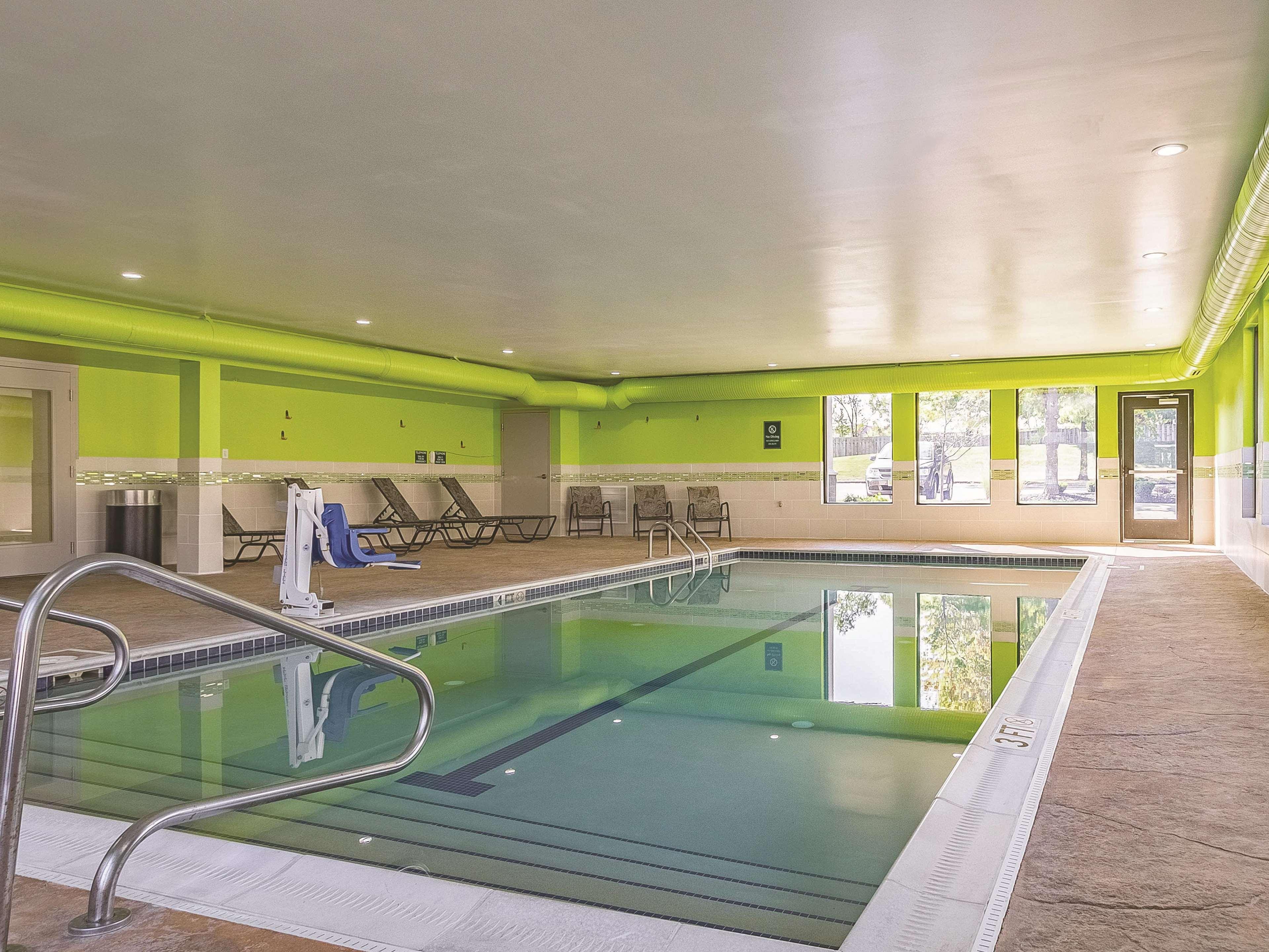 La Quinta By Wyndham Cleveland Airport West Hotell North Olmsted Exteriör bild