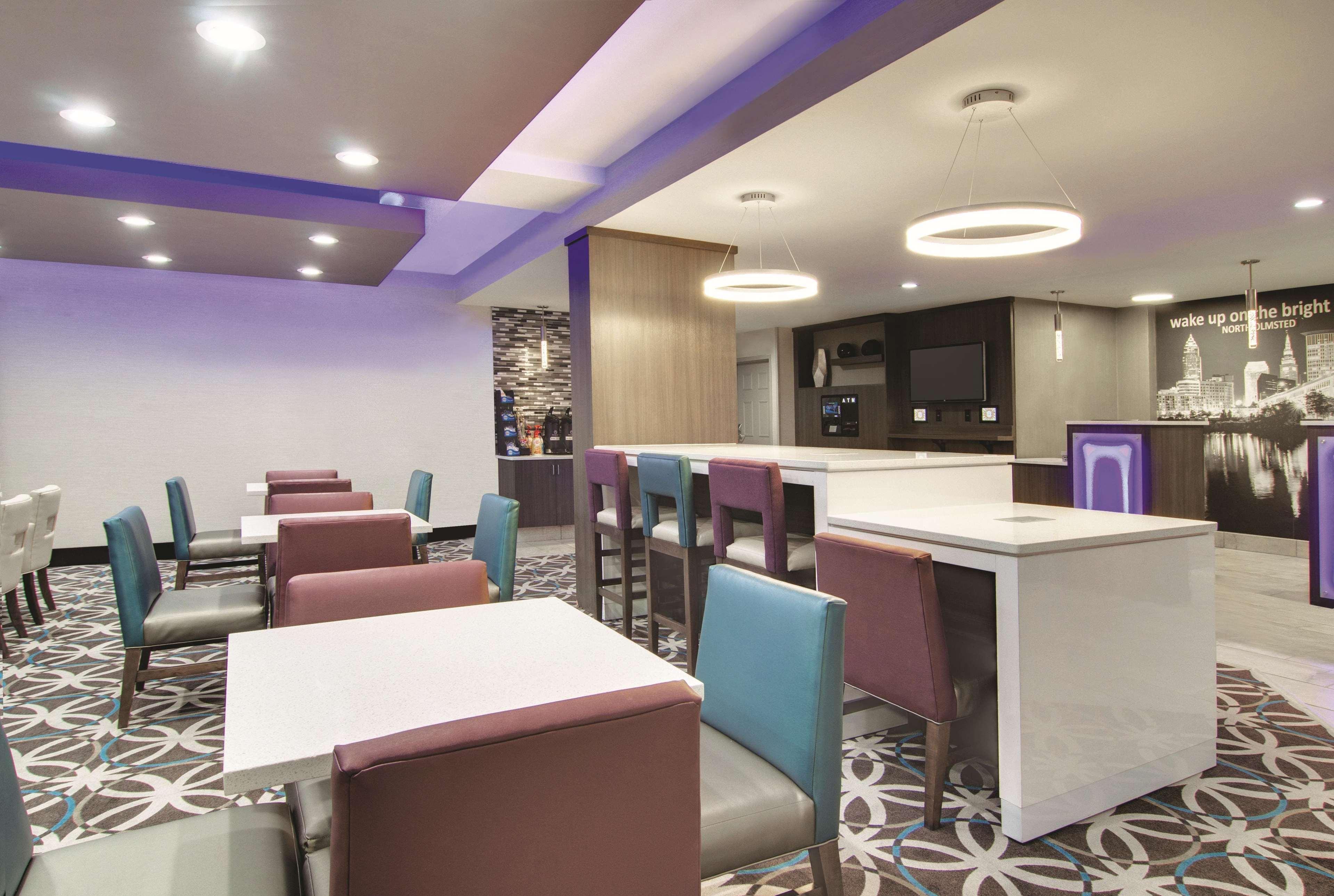 La Quinta By Wyndham Cleveland Airport West Hotell North Olmsted Exteriör bild