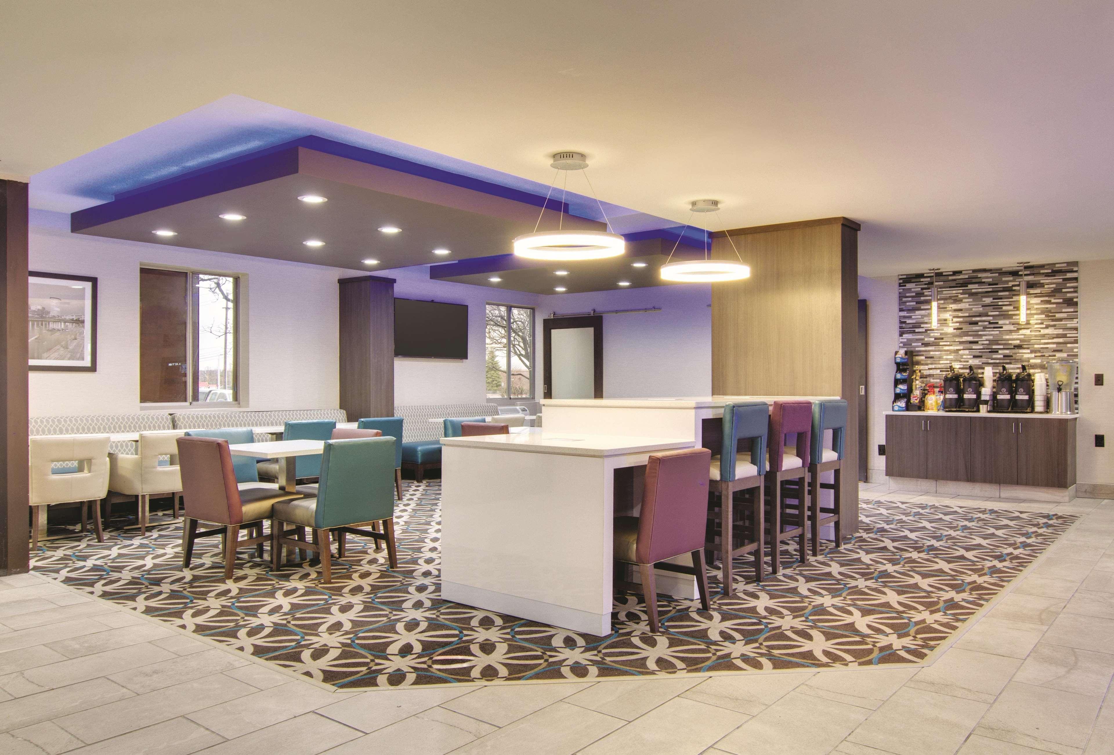 La Quinta By Wyndham Cleveland Airport West Hotell North Olmsted Exteriör bild