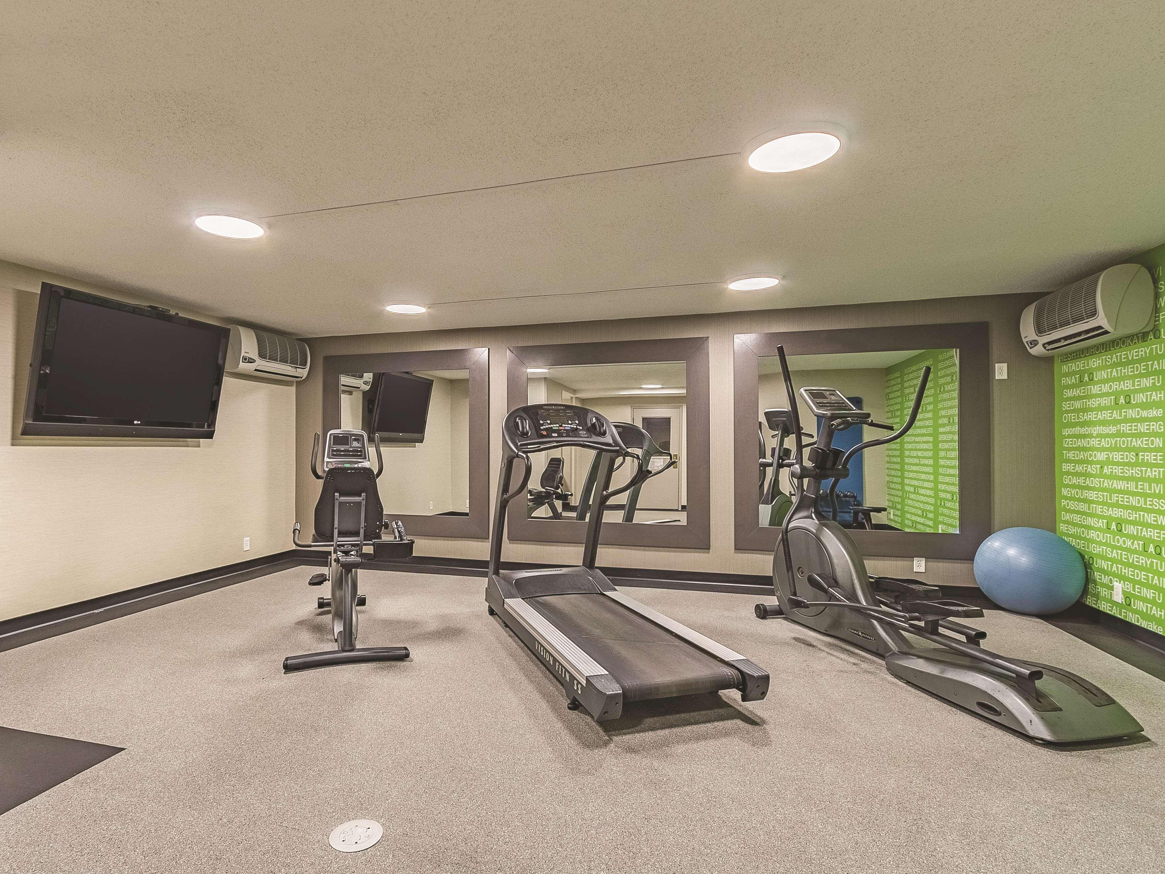 La Quinta By Wyndham Cleveland Airport West Hotell North Olmsted Exteriör bild