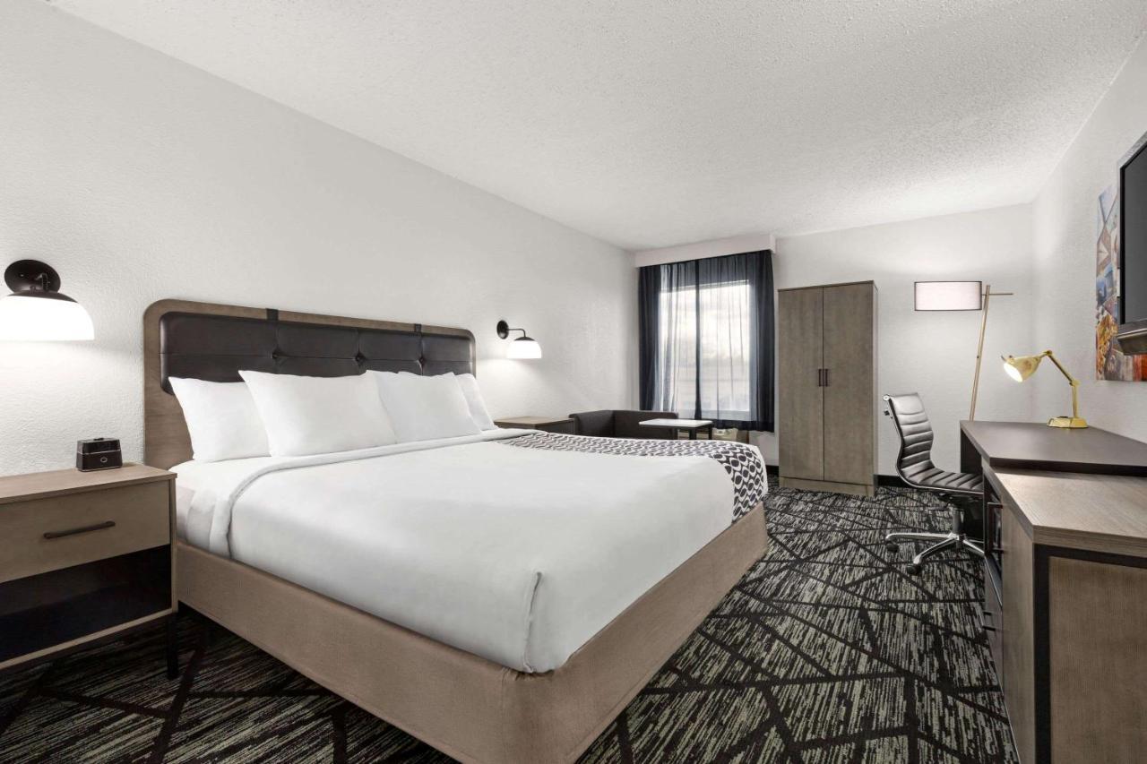 La Quinta By Wyndham Cleveland Airport West Hotell North Olmsted Exteriör bild