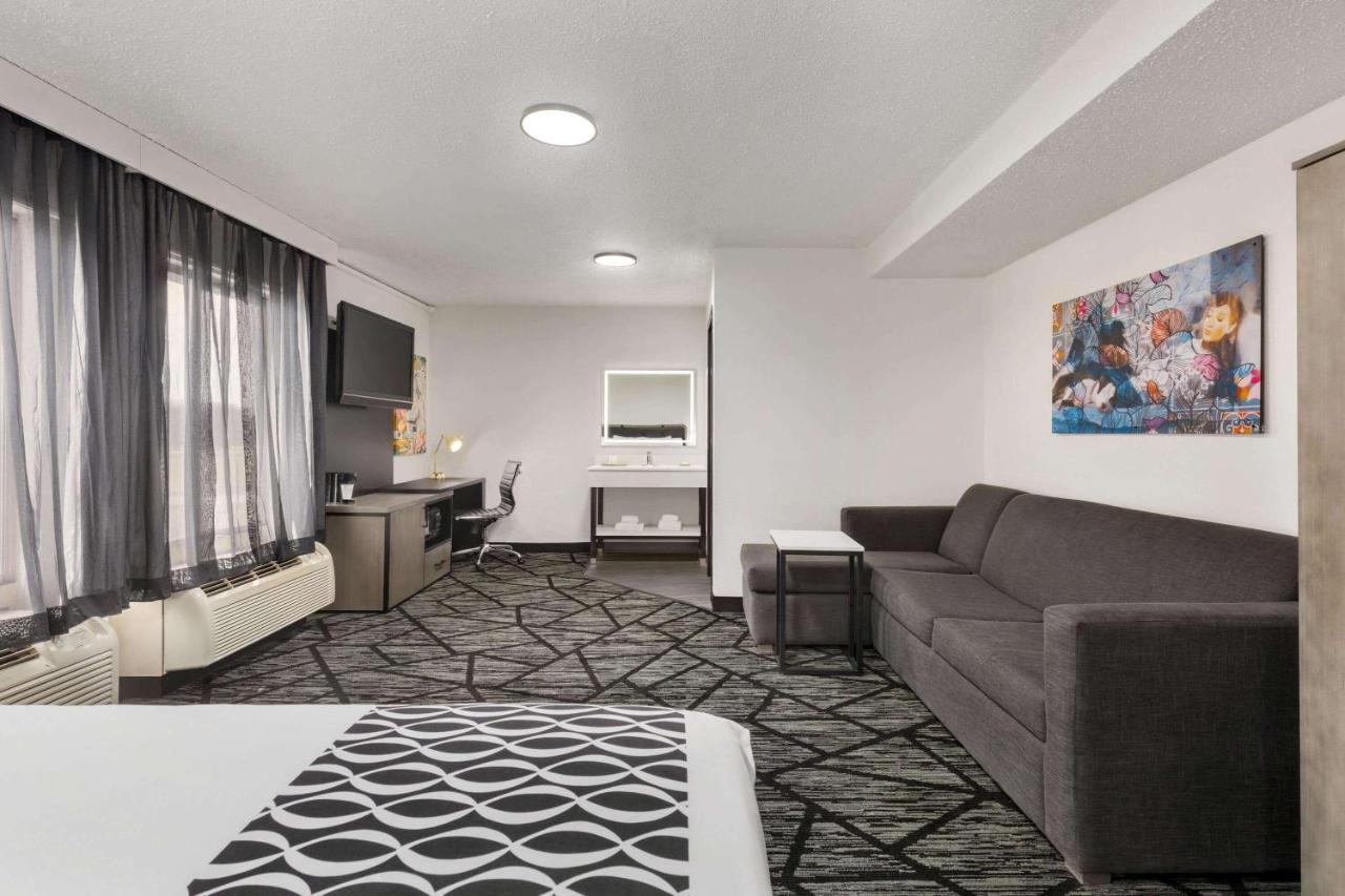 La Quinta By Wyndham Cleveland Airport West Hotell North Olmsted Exteriör bild
