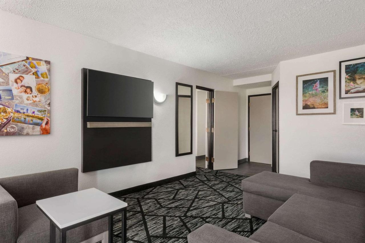 La Quinta By Wyndham Cleveland Airport West Hotell North Olmsted Exteriör bild