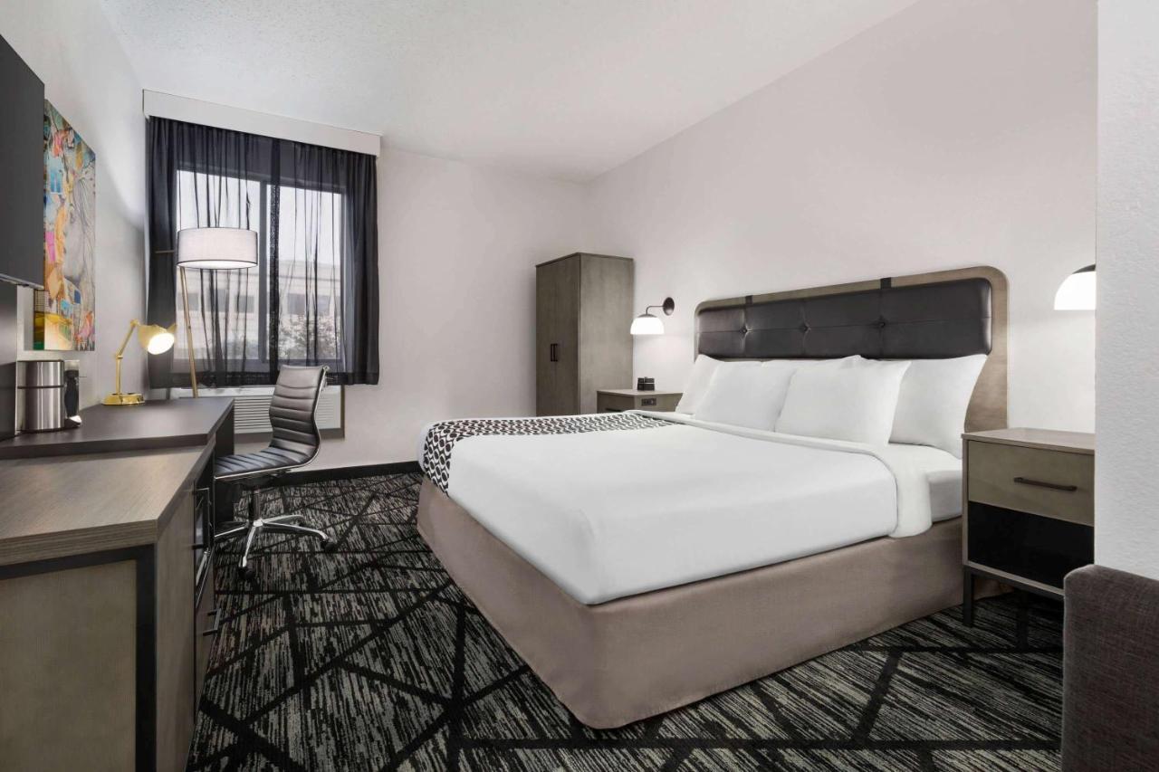 La Quinta By Wyndham Cleveland Airport West Hotell North Olmsted Exteriör bild