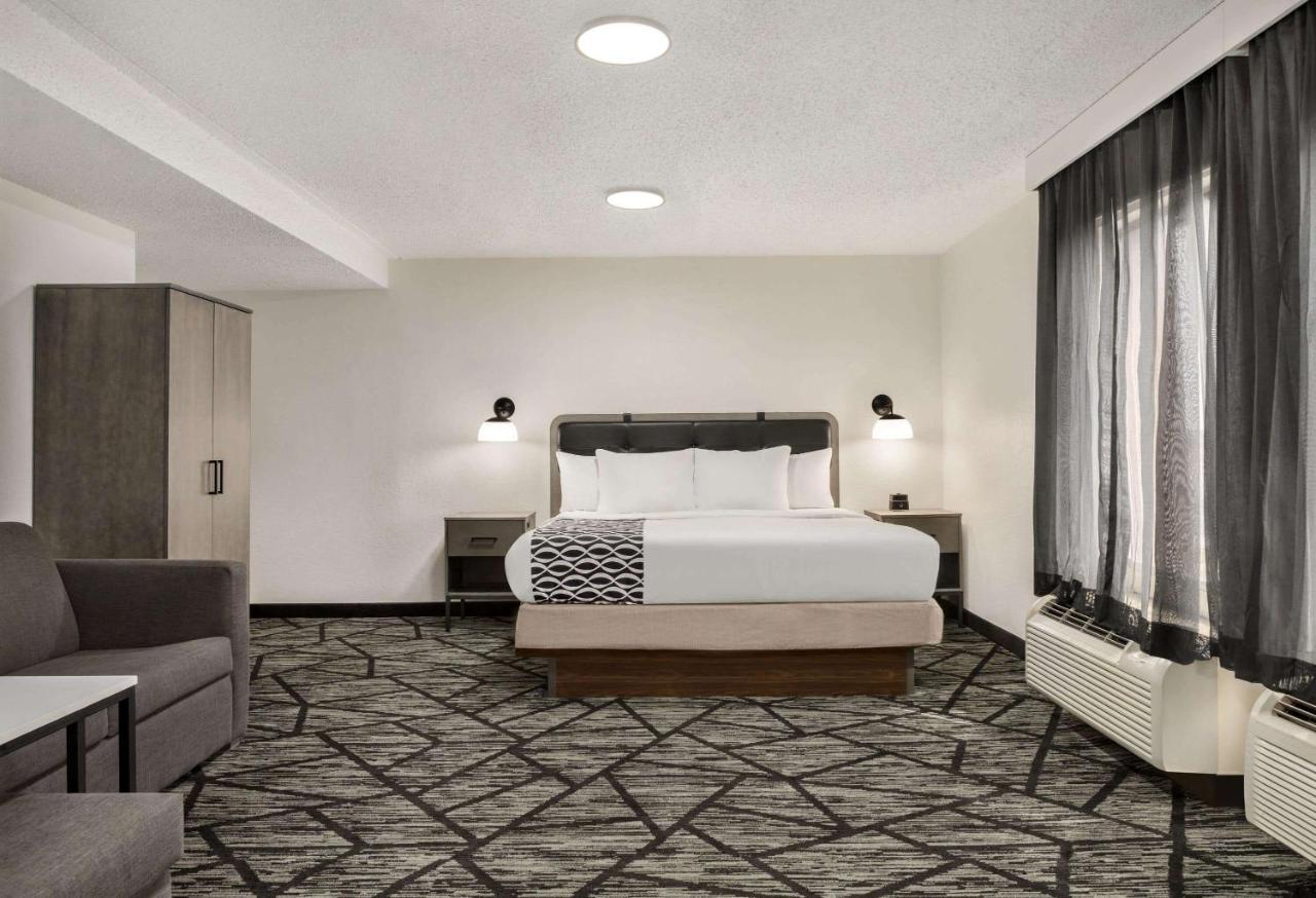 La Quinta By Wyndham Cleveland Airport West Hotell North Olmsted Exteriör bild