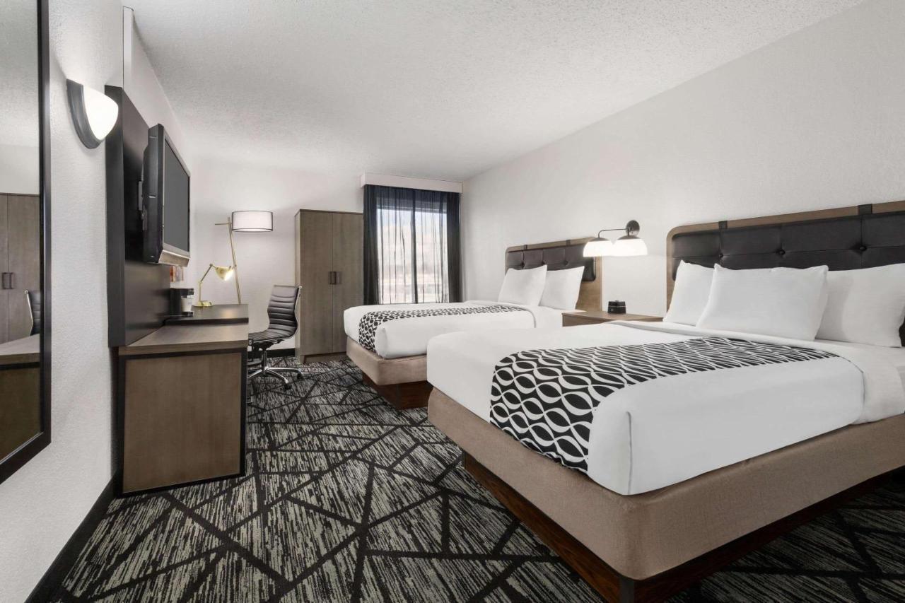 La Quinta By Wyndham Cleveland Airport West Hotell North Olmsted Exteriör bild
