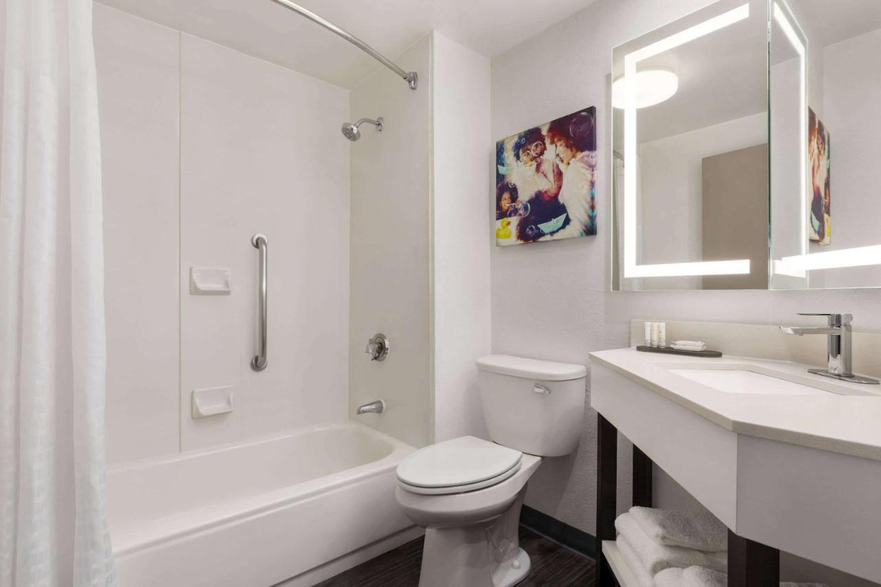 La Quinta By Wyndham Cleveland Airport West Hotell North Olmsted Exteriör bild