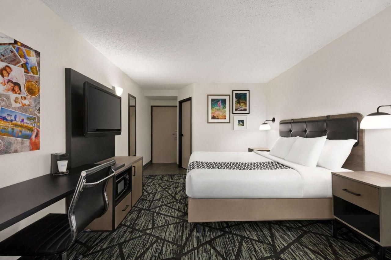 La Quinta By Wyndham Cleveland Airport West Hotell North Olmsted Exteriör bild