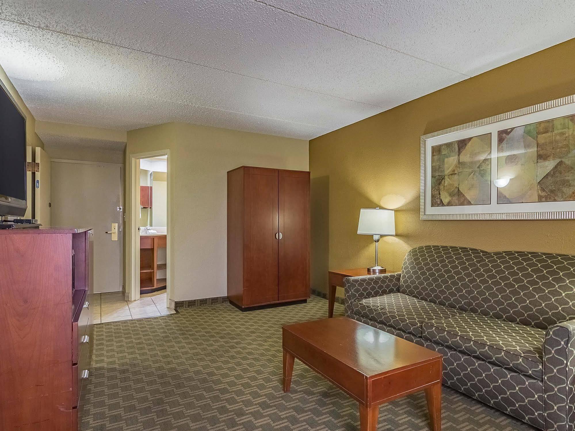 La Quinta By Wyndham Cleveland Airport West Hotell North Olmsted Exteriör bild